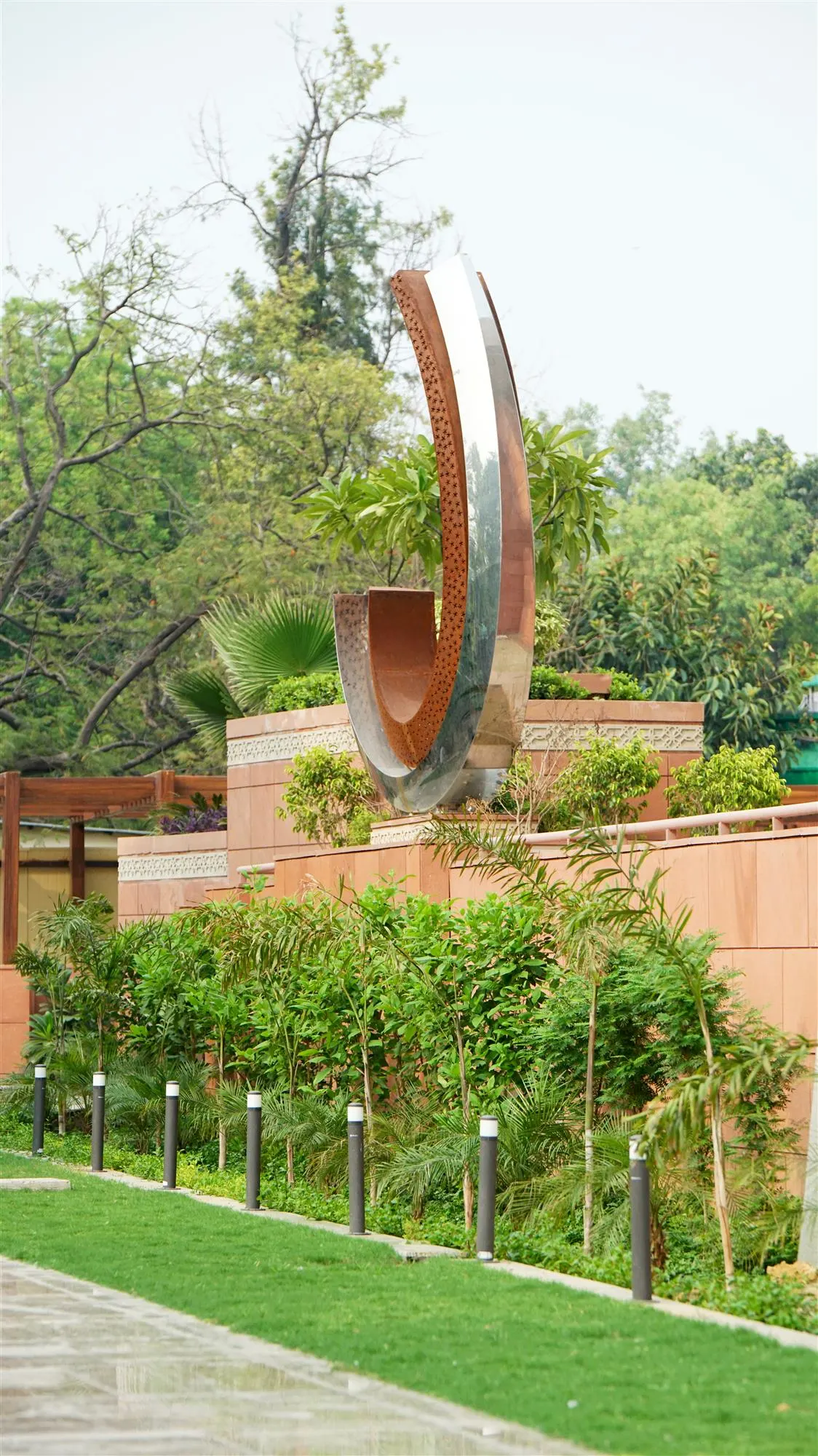 Monumental entrance sculpture — large-scale corten steel installation for garden gates and driveways by FormForge